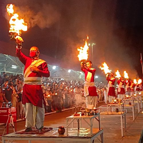 त्रिवेणी घाट, ऋषिकेश: जहाँ गंगा आरती साधना बन जाती है